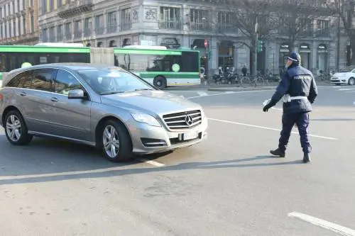 Segnaletica e lampade per indicare 24 jersey (ed evitare intrusioni)