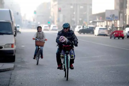 Pisapia blocca il traffico ma lo smog a Milano aumenta