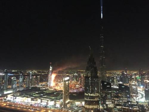 Vasto incendio a Dubai: prende fuoco hotel di lusso