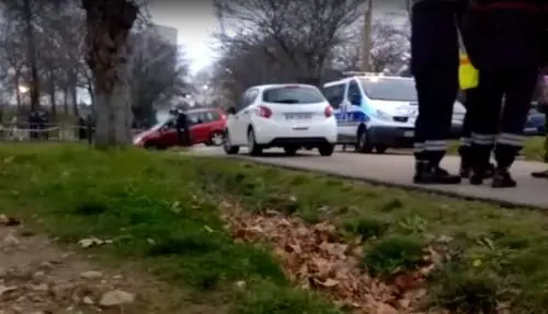 Francia, militari investiti mentre sorvegliano moschea