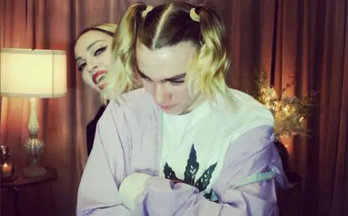 Madonna, il figlio la blocca su Instagram e poi si cancella