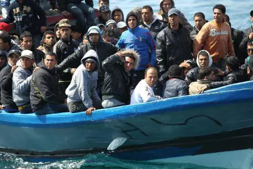 Juncker: "Basta controlli alle frontiere, salviamo Schengen"