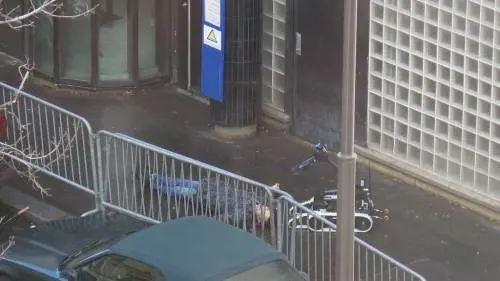 Parigi, l'assalitore del commissariato era in un centro profughi tedesco