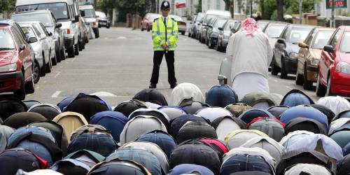 Sondaggio choc tra gli islamici: "La moglie deve obbedire al marito"