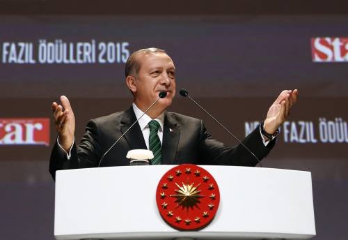 Così Erdogan minacciò l'Ue: "Mettiamo i profughi sui bus"