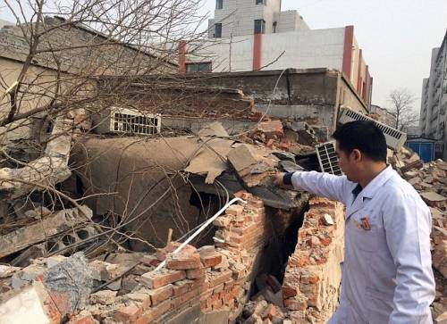 In Cina il governo demolisce un ospedale con pazienti e dottori al suo interno