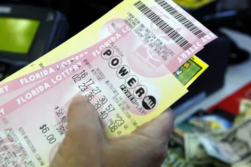 Il montepremi del Powerball negli Usa supera il record di 950 milioni di dollari