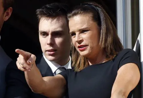 Imbarazzo Stephanie di Monaco: su internet il topless della figlia