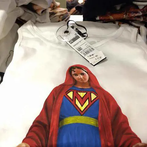 T-shirt con la Madonna "Ora boicottate Fedez" 