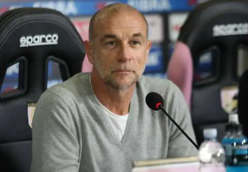 La squadra che vince contro l'allenatore