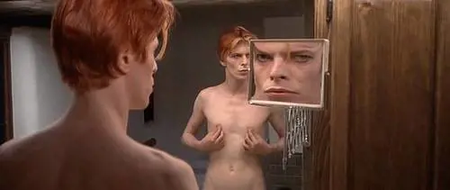 I vizi di David Bowie tra sesso e droga svelati nella biografia dell'ex moglie