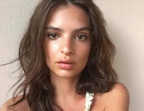 Emily Ratajkowski, quasi fuori di capezzolo