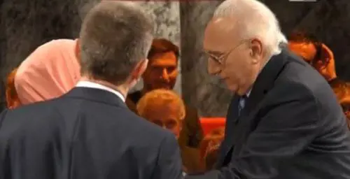 Ballarò, Baudo prova a baciarla musulmana lo respinge