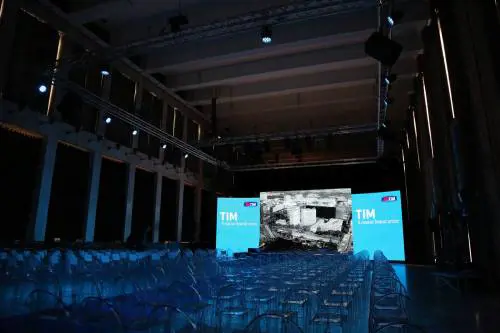 La presentazione del logo Tim