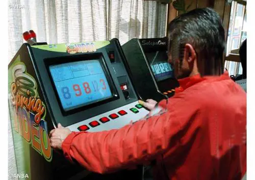 Denuncia contro il governo per incitamento al gioco d'azzardo