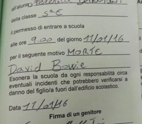 Arriva tardi a scuola, la giustificazione: "È morto Bowie"