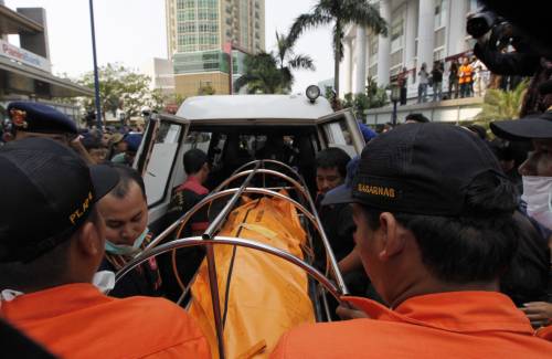 Giacarta, kamikaze negli hotel: 9 morti, 54 feriti