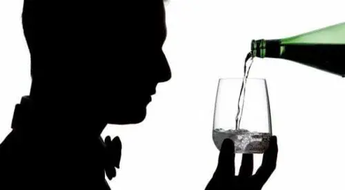 Nasce l'idrosommelier, per abbinare l'acqua giusta ad ogni piatto