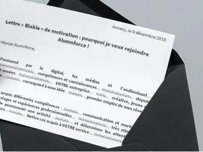 Riempie il cv di "bla bla bla" e lo assumono a tempo indeterminato