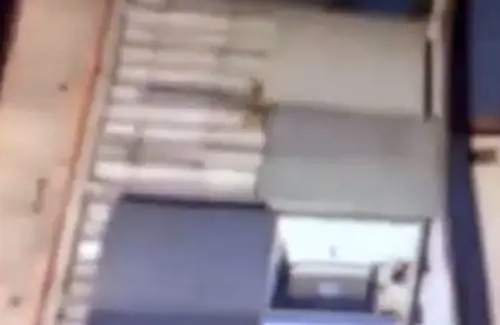 Fanno sesso sul tetto. Il video finisce sul web