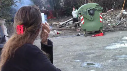 I rom di via Idro: "Non sgomberateci, vogliamo vivere così!"