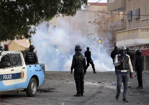 Scontri tra manifestanti e polizia a Kasserine