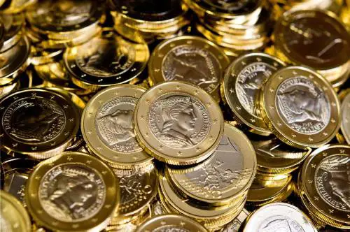 L'allarme della polizia: "Attenzione ai resti in monete da 1 o 2 euro"