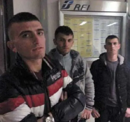 L'Audi gialla: banditi ancora in fuga, ma la polizia fatica ad incriminarli