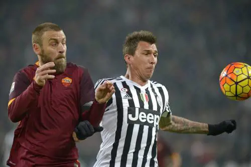 L'insulto di Daniele De Rossi a Mario Mandzukic: "Stai zitto, zingaro di m..."