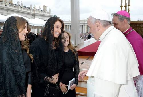 La first lady messicana fa cantare i Vip per Papa Francesco