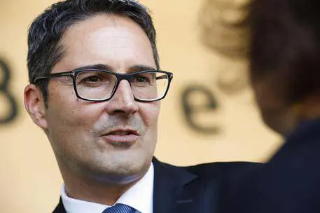 Il governatore altoatesino: "Fate gli hotspot in Africa"