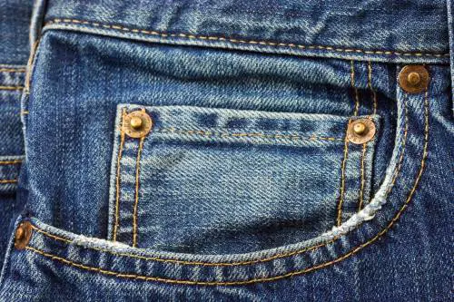 La Levi's: "Non lavate i jeans in lavatrice"