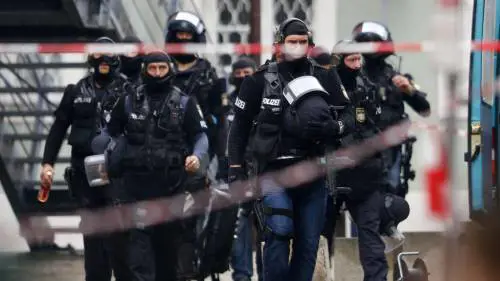 Blitz antiterrorismo in tutta Europa