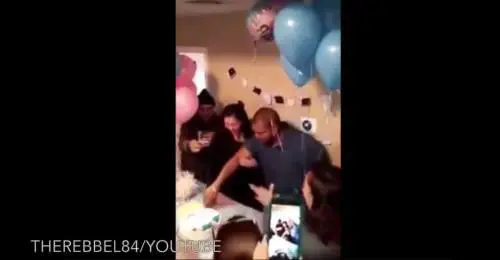 Gli dicono che avrà un maschietto dopo 4 figlie femmine, papà sviene dalla gioia