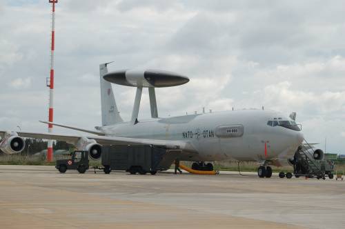 La Nato apre alla Russia e fornirà aerei radar contro l'Isis