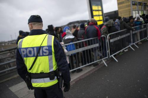 Svezia, immigrati aggrediti da uomini mascherati 