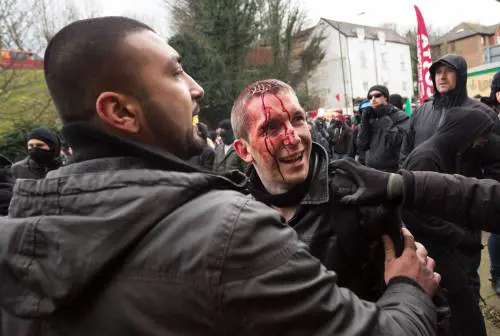 Antagonisti assaltano CasaPound: in 40 bastonano 7 militanti