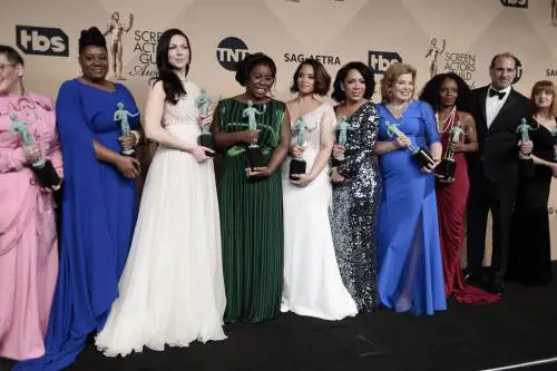 SAG Awards: tra vincitori e look, l'abbraccio di Leonardo DiCaprio