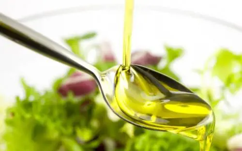 L’olio di noci: versatile, salutare ma sottovalutato