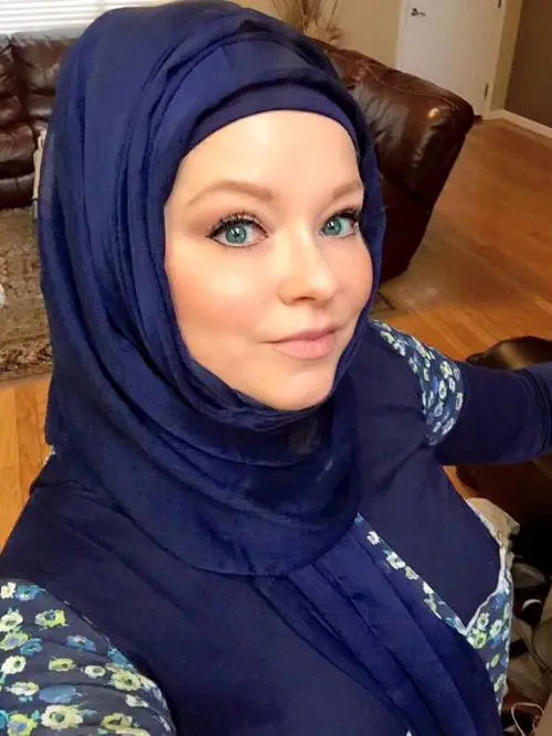 L'iniziativa choc degli islamici: velo anche alle non musulmane