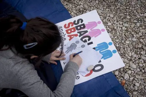 Alfano preso in giro dal Pd: arriva il ddl sulle adozioni gay