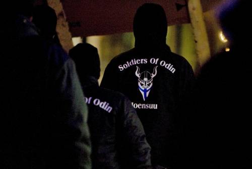 Finlandia, i "soldati di Odino" difendono le donne contro le molestie degli immigrati