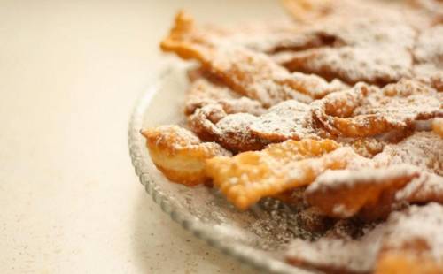 Le chiacchere di Carnevale: la tradizione che unisce