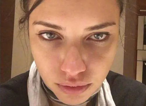 Adriana Lima senza trucco su Instagram