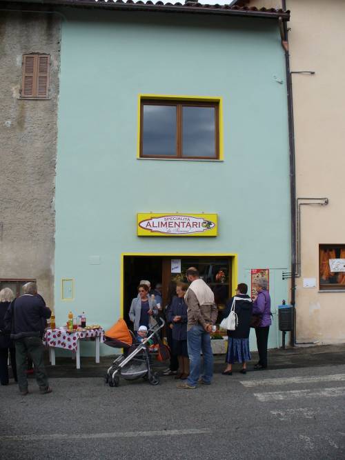 Il paese che paga tutto a chi salva la bottega