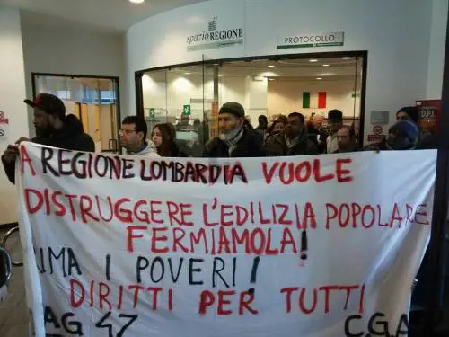 Brescia, gli antagonisti occupano la sede della Regione Lombardia