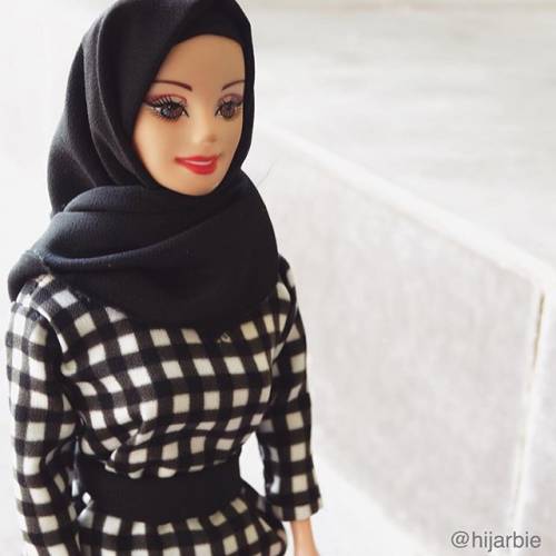 Spopola la bambola col velo: "Serve un gioco per le musulmane"