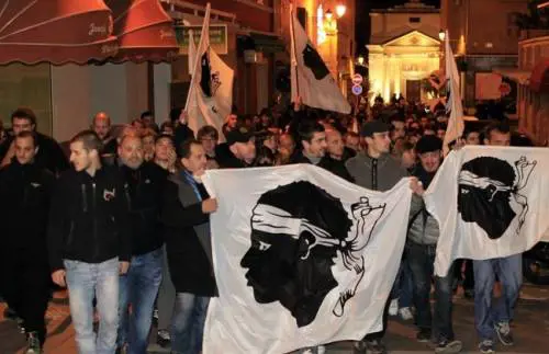 Gli indipendentisti corsi contro l'Isis: jihadisti minacciati