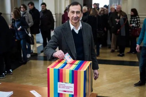 Milano, Beppe Sala vince le primarie dei cinesi