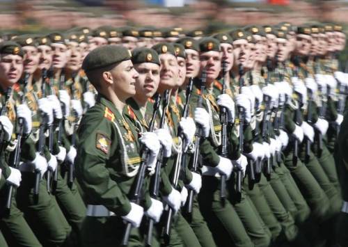 Putin mobilita l'esercito: esercitazioni a sorpresa nel settore meridionale
